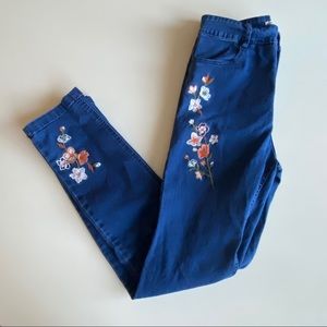 (Like new) Flying Tomato Floral Denim Blue Jeans